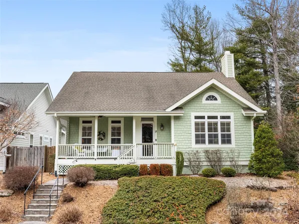 18 Halftimber Ln, Flat Rock, NC 28731