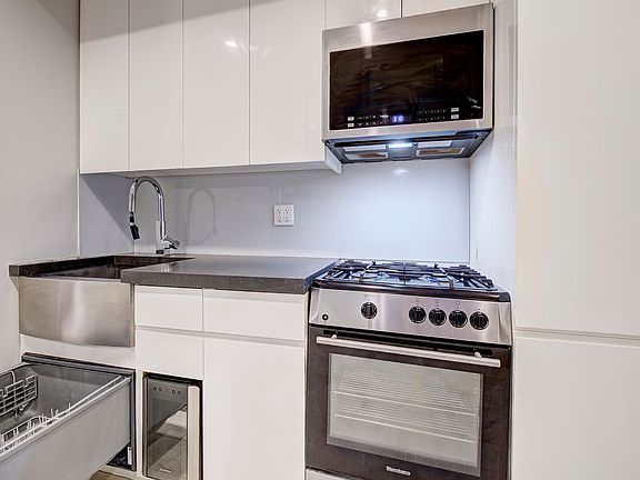 5th image of 529 E 6th St APT 3D