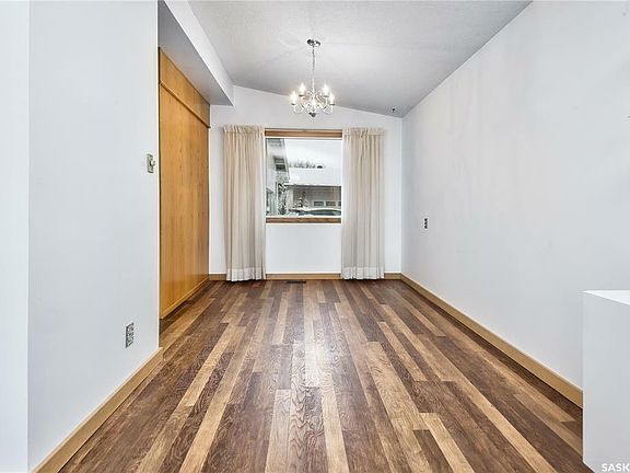 5th image of 532 Laurier Dr