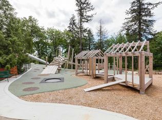 747 E 3rd St #102, North Vancouver, BC V7L1E6