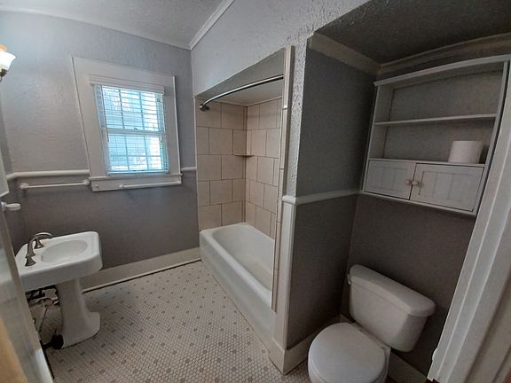 2nd image of 214 Funston Pl APT 3