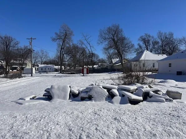 S Nettleton St, Cameron, MO 64429