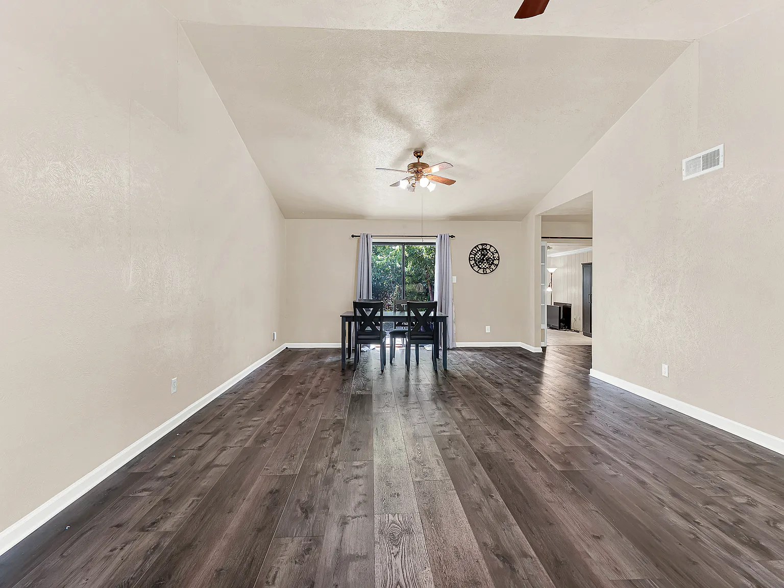 3 bed, 1419 sqft, $2,000 — Photo 2