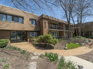 250 Old Oak Dr APT 172, Buffalo Grove, IL 60089