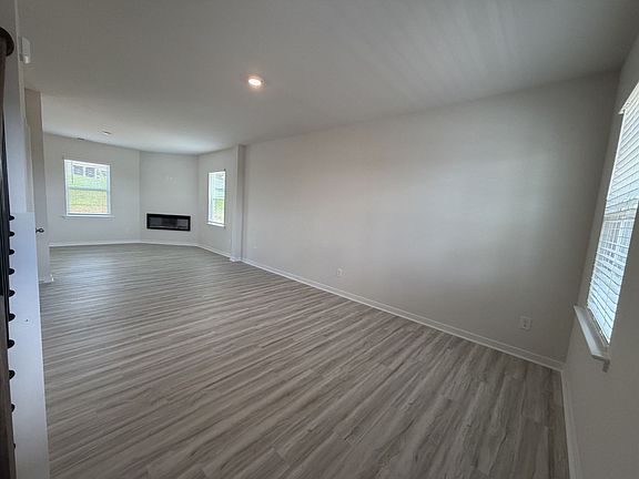 4th image of 270 Mary Locke Way