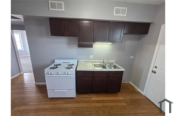 Building Photo - 7932 S Saint Lawrence Ave #3A