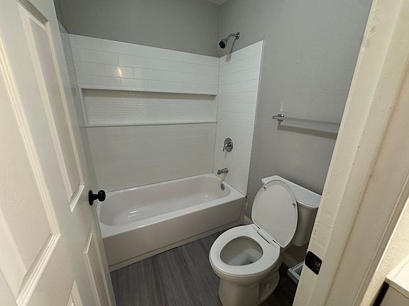 5th image of 5237 Garden Ln #C