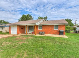 927 SW 1st St, Moore, OK 73160