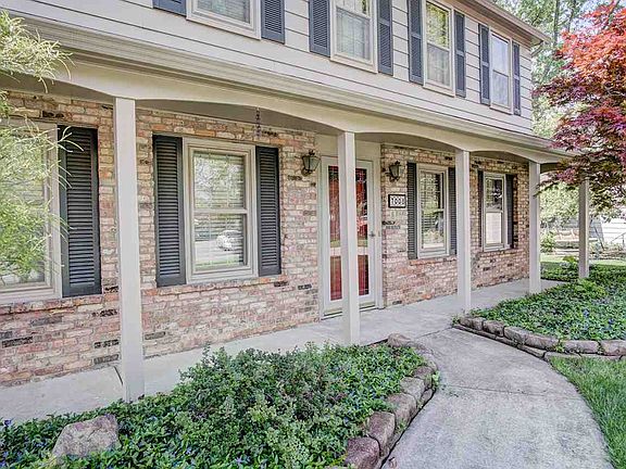 3rd image of 7008 Lake Crest Ct