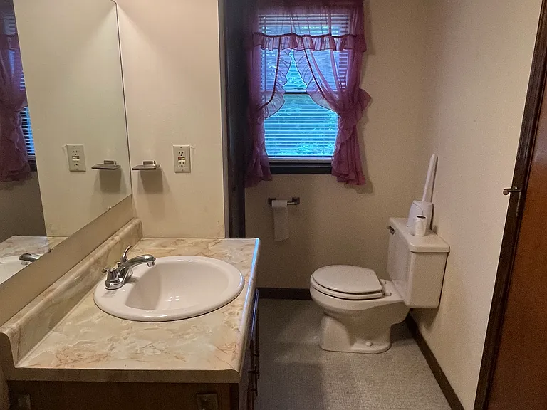 162 Thurman St — Photo 9