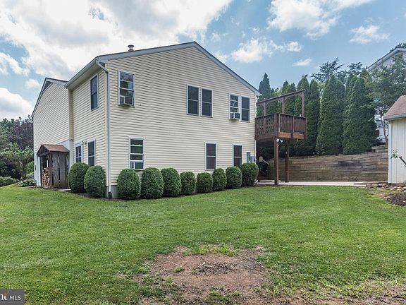 5th image of 18 Poplar St