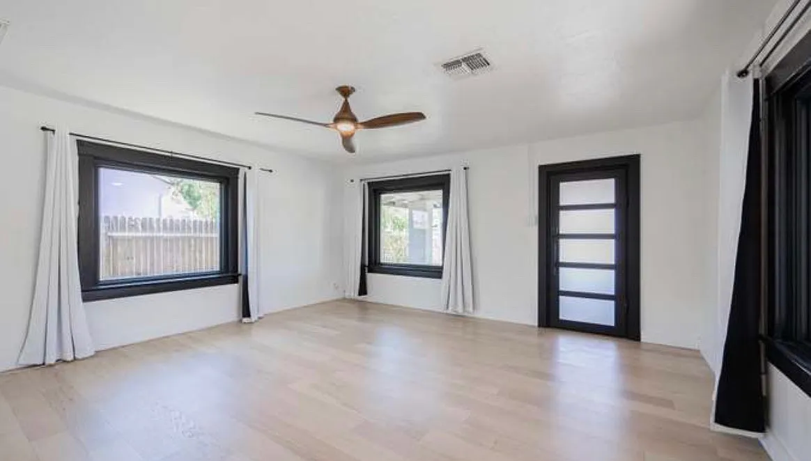 3 bed, 1226 sqft, $2,395 — Photo 3