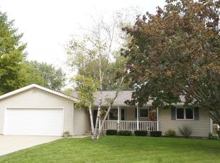 166 Fox Glen Rd, Fredonia, WI 53021