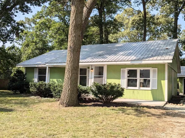 3600 E Debby Dr, Knox, IN 46534