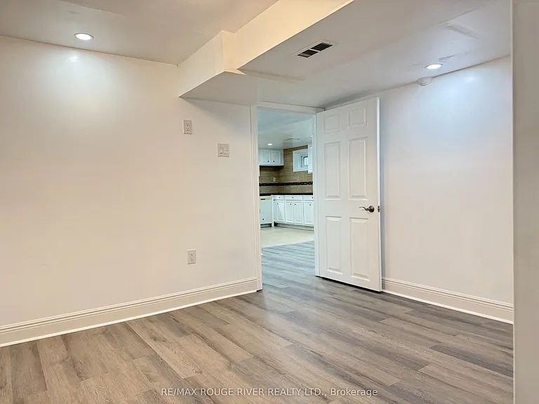 283 E 45th St #BASEMENT — Photo 10