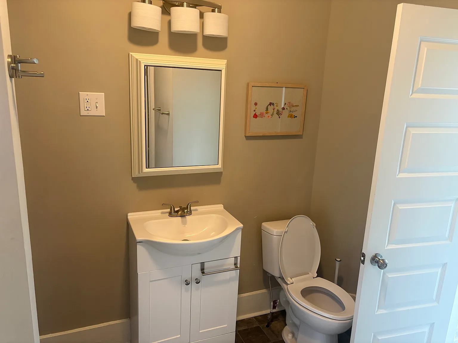 1102 Dodge Ave — Photo 2