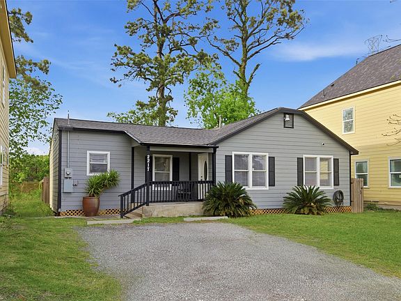 2nd image of 2217 Creston Dr