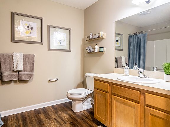 Enjoy an En-Suite Bathroom and Closet in Your Main Bedroom