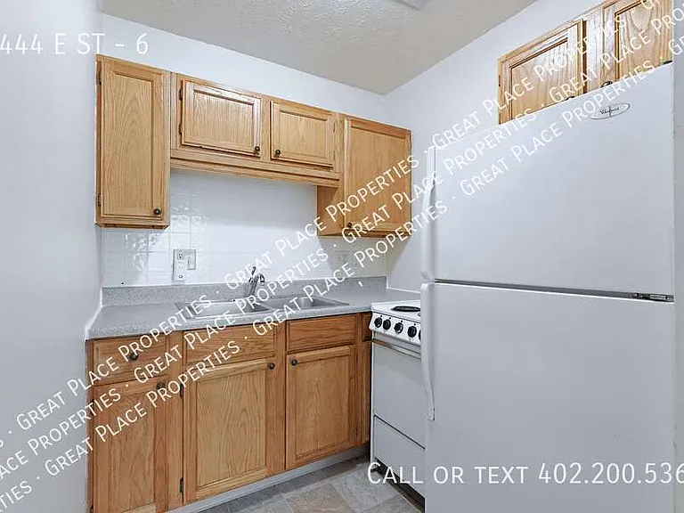 2444 E St #6 — Photo 9