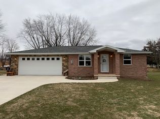 46 S 4th St, Hilbert, WI 54129