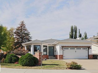 2 Hillview Cres NE, Strathcona County, AB T8A 5J9