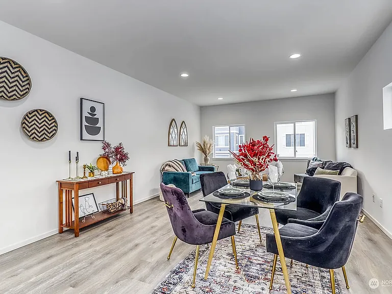 1042 NW Dragonstone St — Photo 19