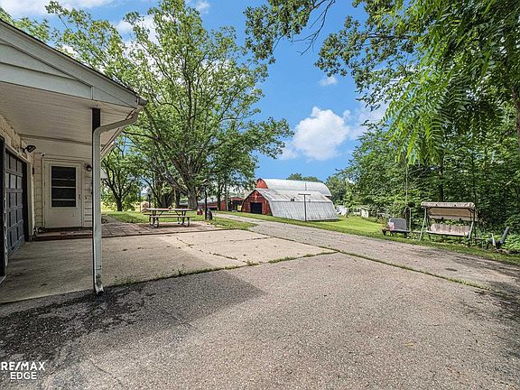 4th image of 3589 Catlin Rd