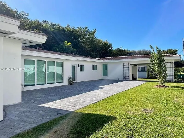5352 Orduna Dr #0 — Photo 16