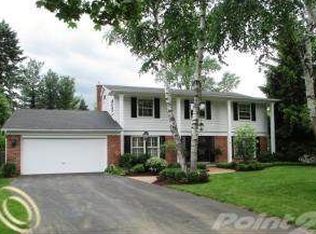 700 Larchlea Dr, Birmingham, MI 48009