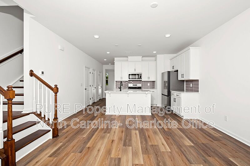 1st image of 2420 Whitewing Ln