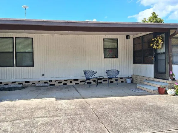 28 Lakeview Dr, Fruitland Park, FL 34731