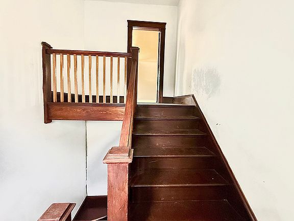 4th image of 32 Catharine St