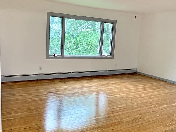 2nd image of 32 Grand St Floor 2