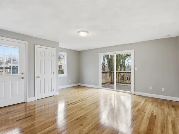 18-20 Buck St #1, Woburn, MA 01801