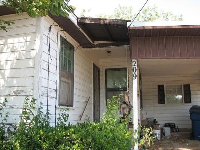 2nd image of 209 N Harvey St