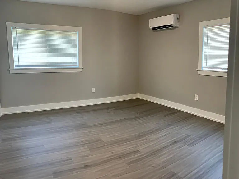 Highland House Apartments — Photo 30