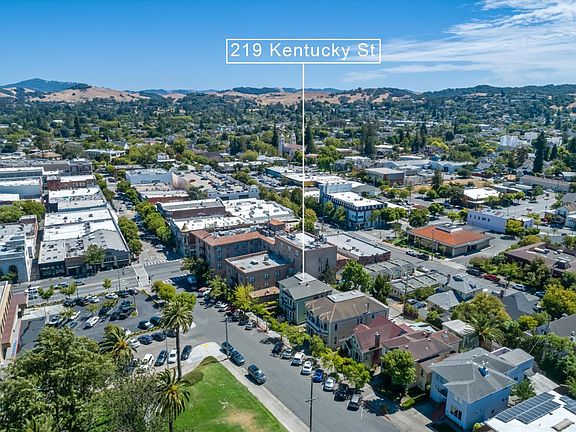 4th image of 219 Kentucky Street