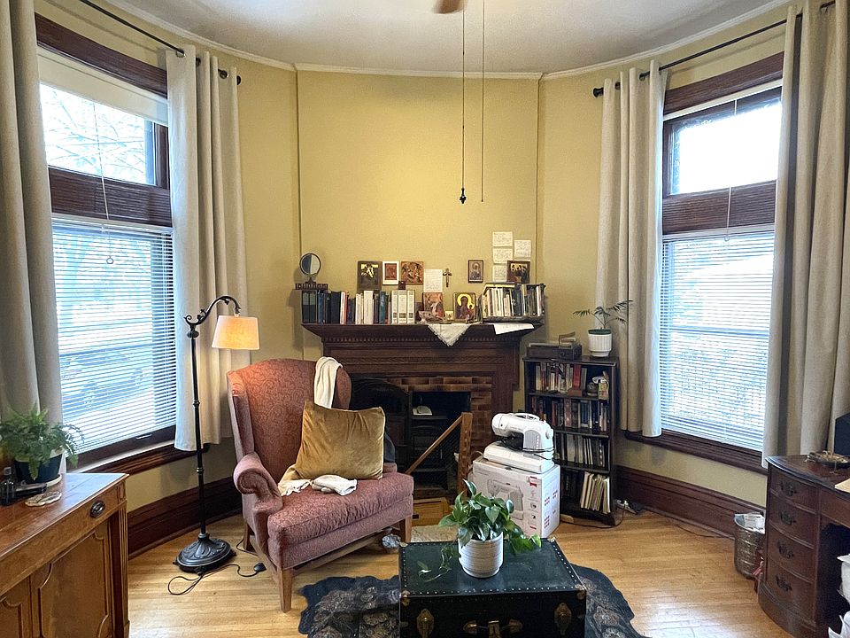 Two huge south-facing windows - lots of sunlight!