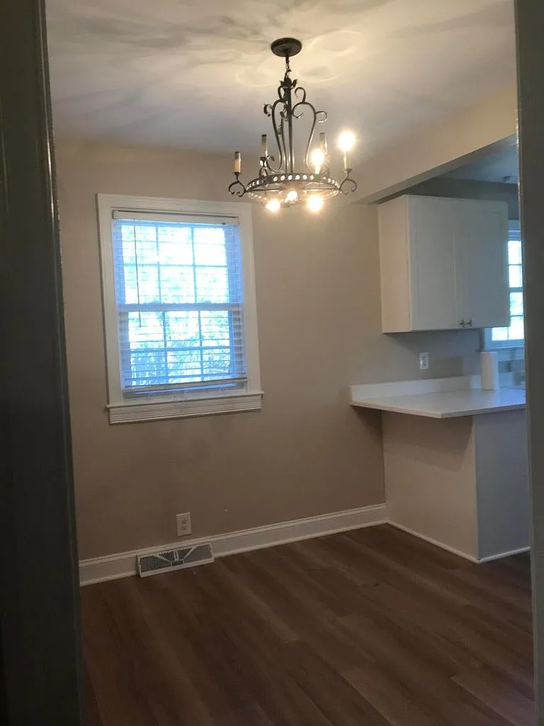 3 bed, 1100 sqft, $2,200 — Photo 4
