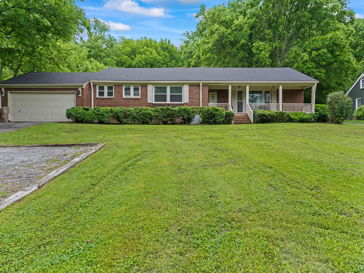 3 bed, 1920 sqft, $2,500 — Photo 1