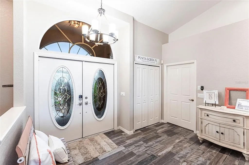 3 bed, 2.0 bath, 2752 sqft, $6,000 — Photo 3