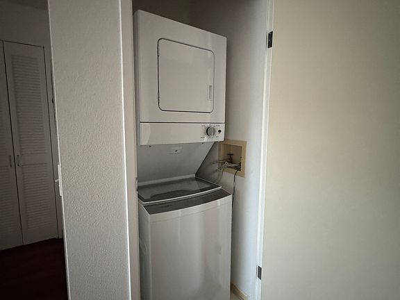 In-unit washer/dryer
