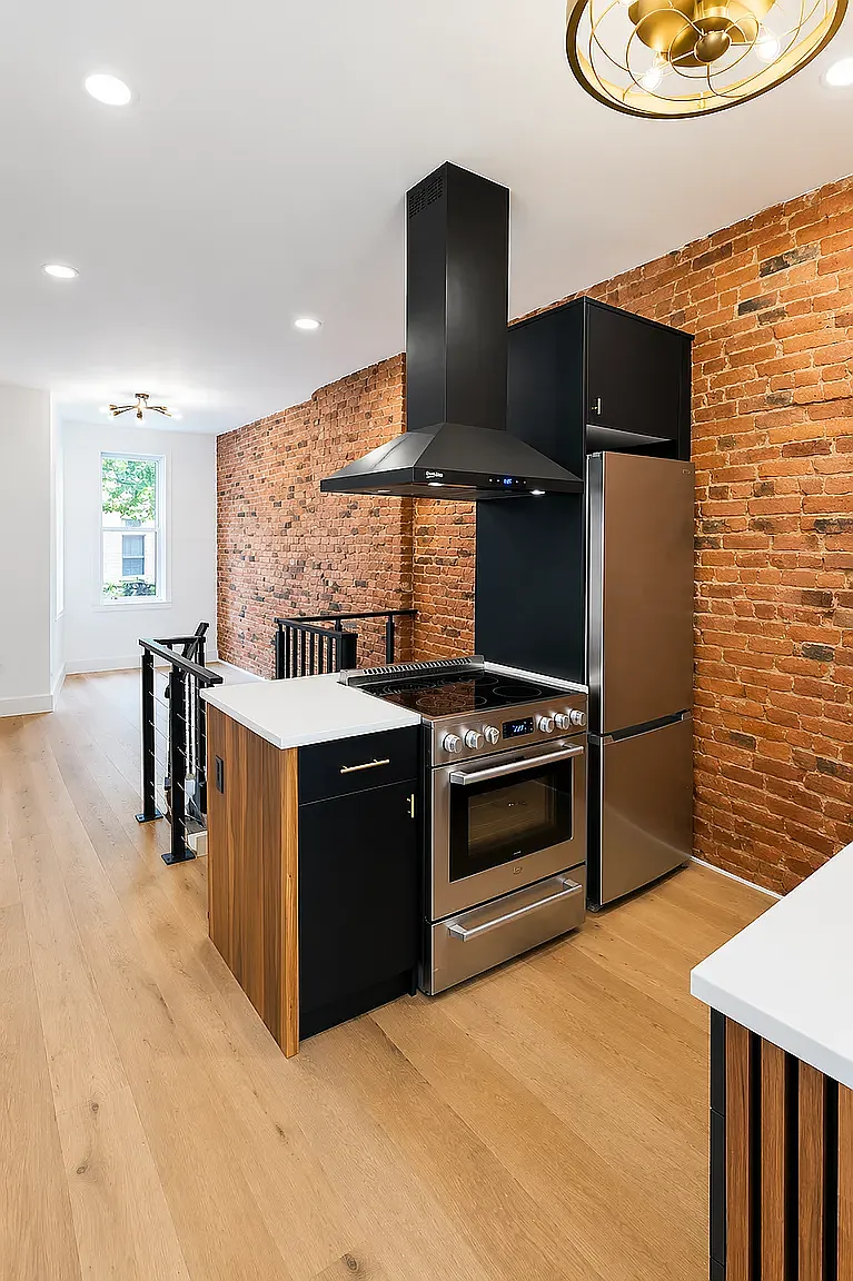 1578 De Kalb Avenue — Photo 2