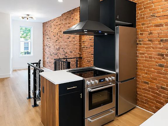 2nd image of 1578 De Kalb Ave #1LR