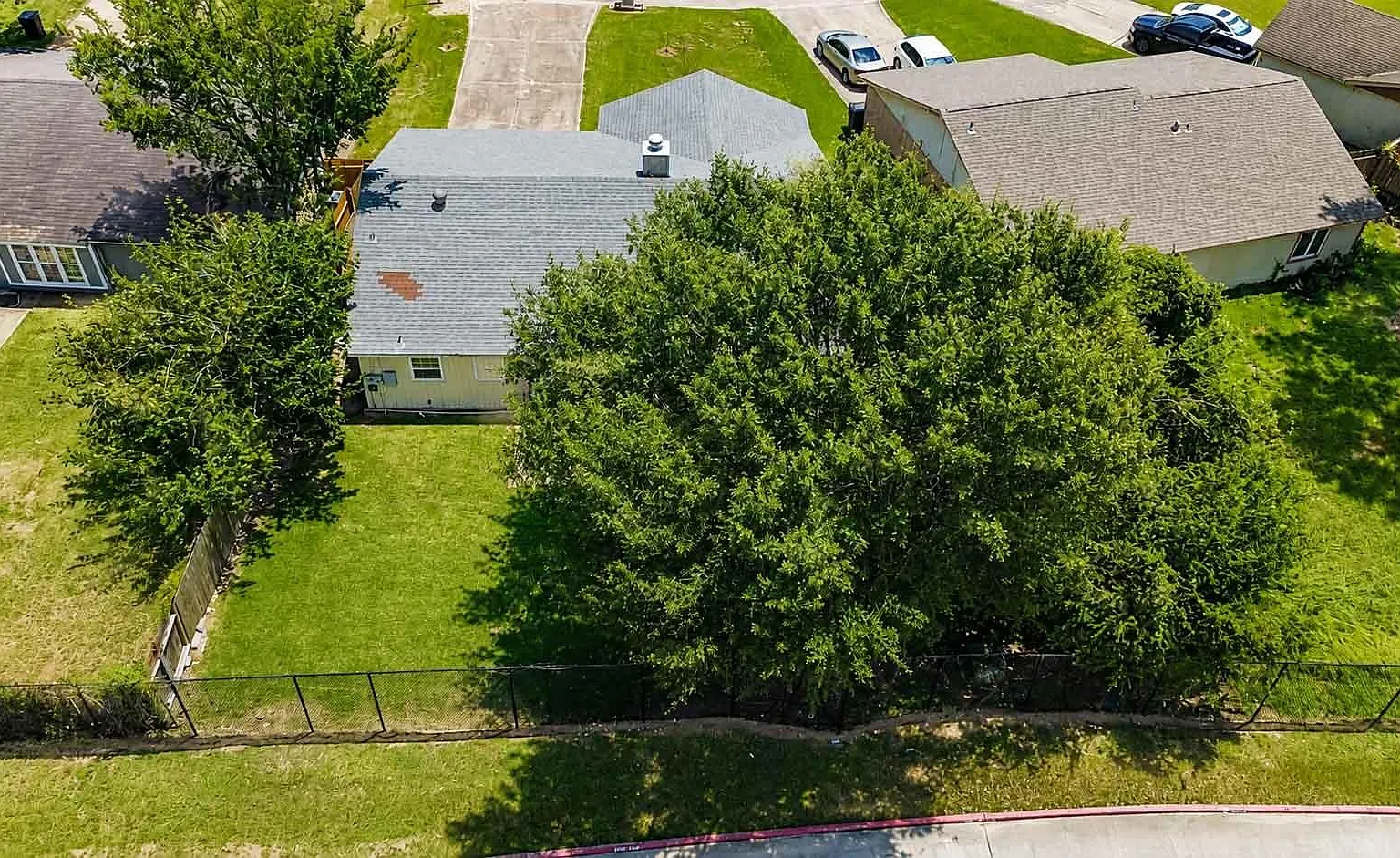 3 bed, 2.0 bath, 1470 sqft, $1,899 — Photo 4