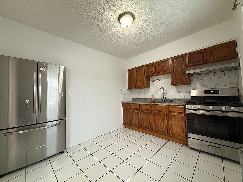 1st image of 10417 Springfield Blvd Floor 2
