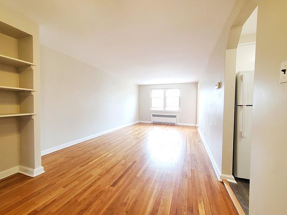 4th image of 24 Beech St #2L