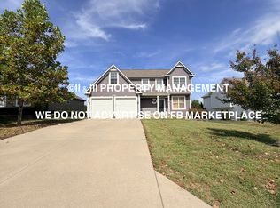 2236 SW Morris Dr, Lees Summit, MO 64082