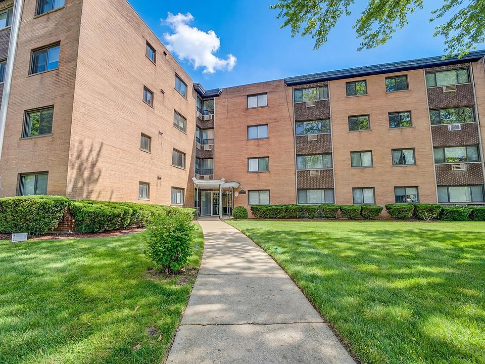 1st image of 1600 W Greenleaf Ave APT 103
