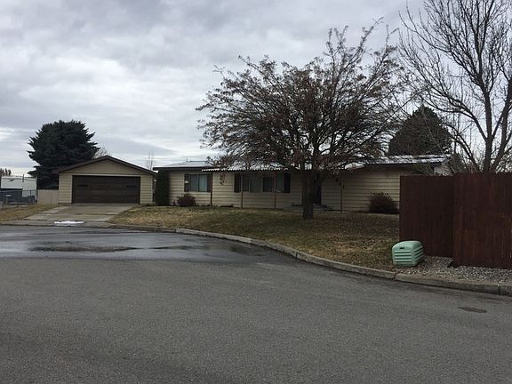 3rd image of 1511 N Meyers Ct